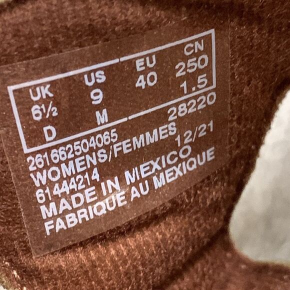 Womens NWOT Clarks Roseville Mae Flat Metallic Leather Strap Sandals - Picture 5 of 7